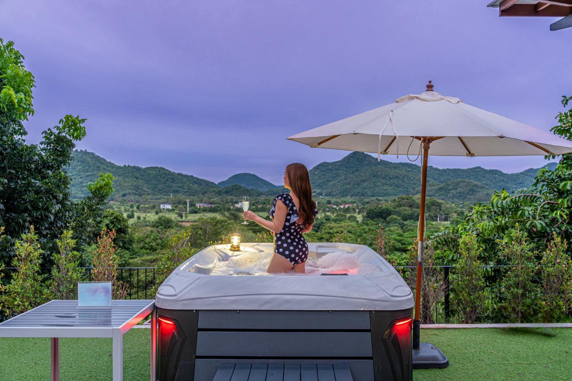 Te Mata Glamping Hotel Nong Nam Daeng Exterior photo